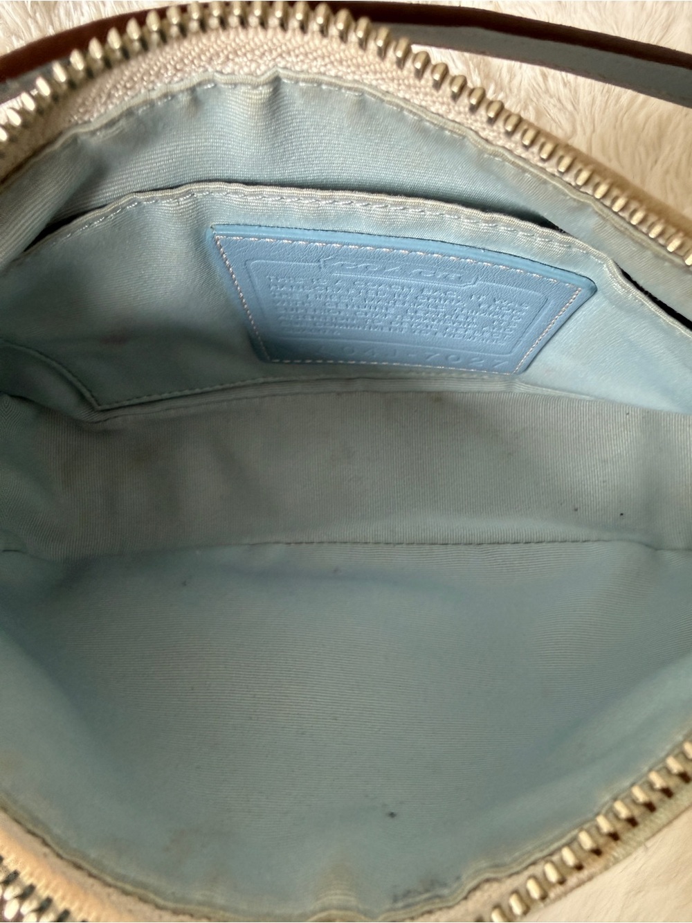 Coach Vintage Blue Shoulder Purse Leather Signature C Pattern Zipper Closure - Picture 3 of 4